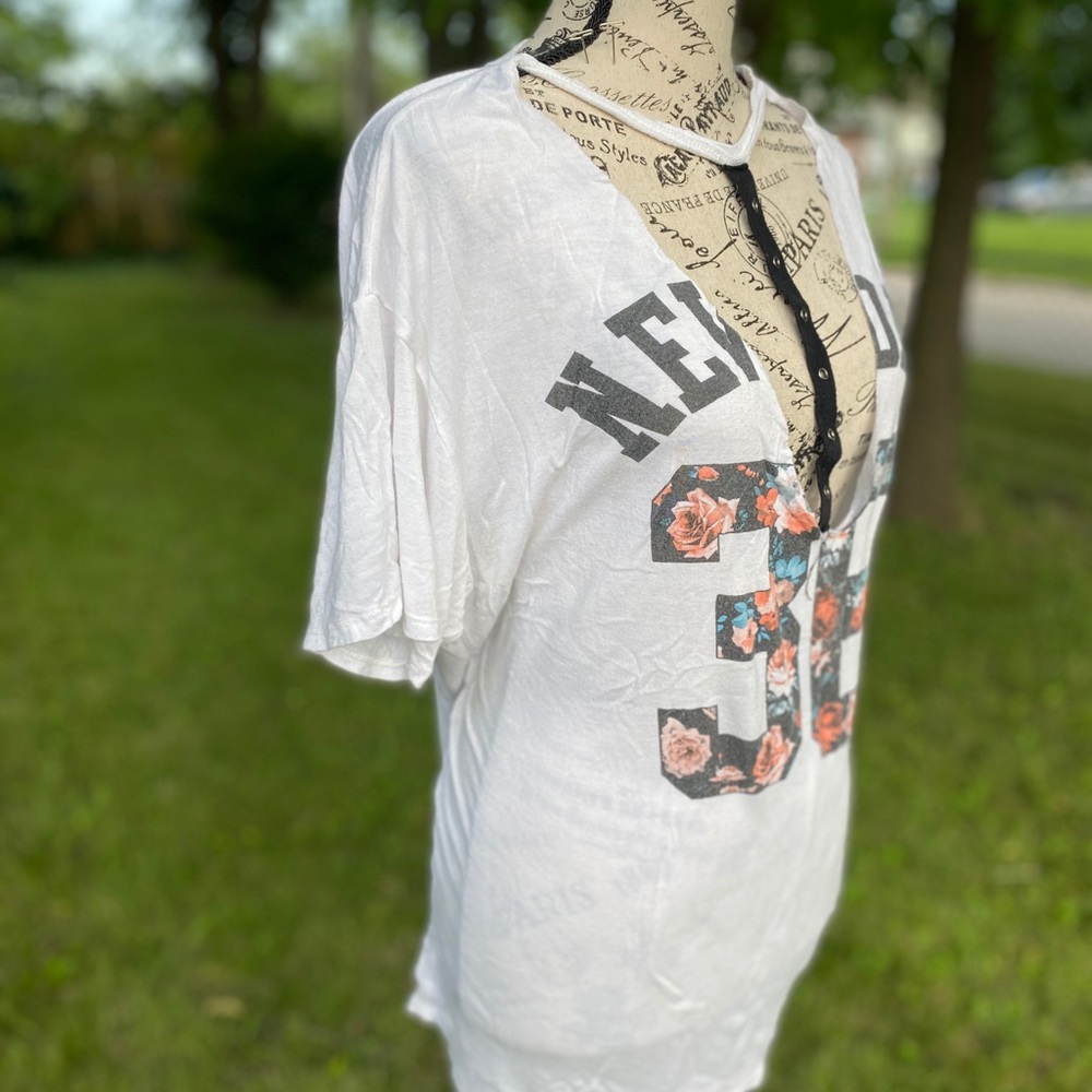 Choker style T-shirt with front cut out - Picture 3 of 7
